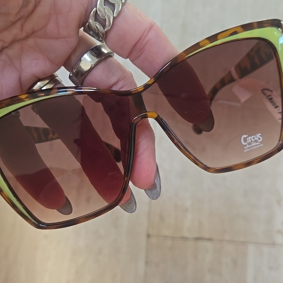 New Circus by Sam Edelman Oversized Brown Tortoise Cat Eye Sunglasses - Picture 3 of 9